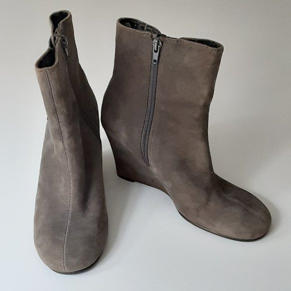 AEROSOLES  grey suede wedge heel ankle booty size 6 1/2 - Picture 1 of 11
